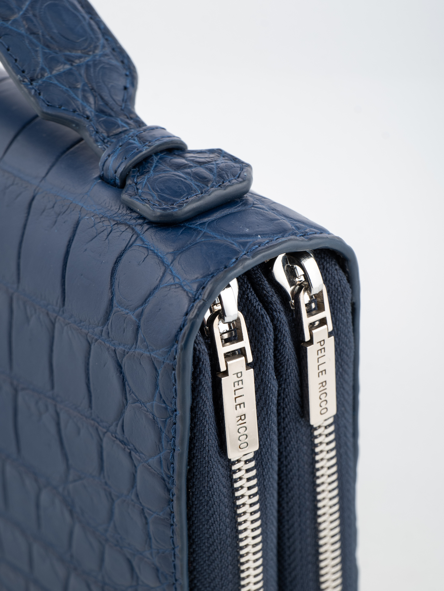 Navy Crocodile Pochette view 3