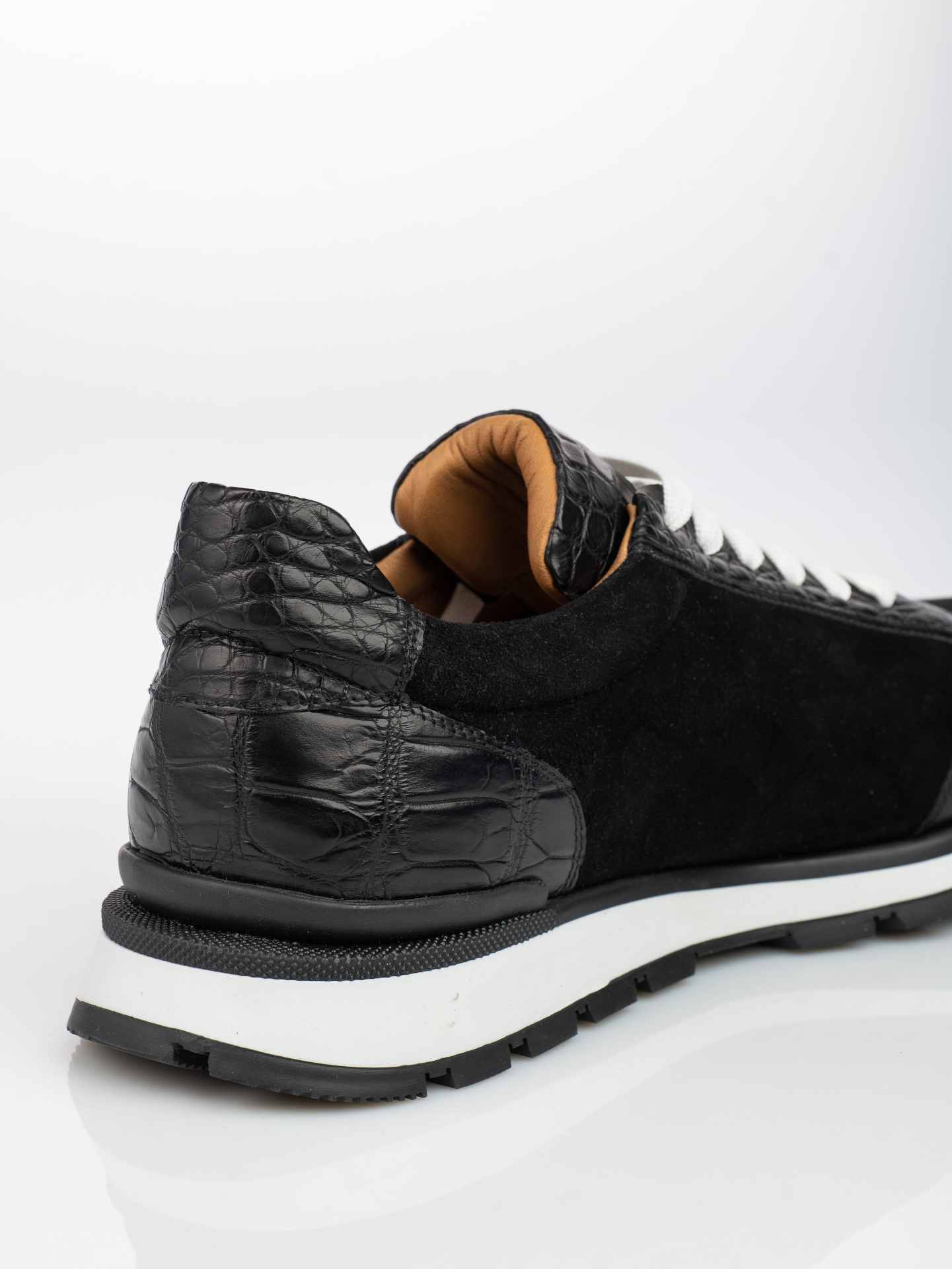 Noir Runner view 2